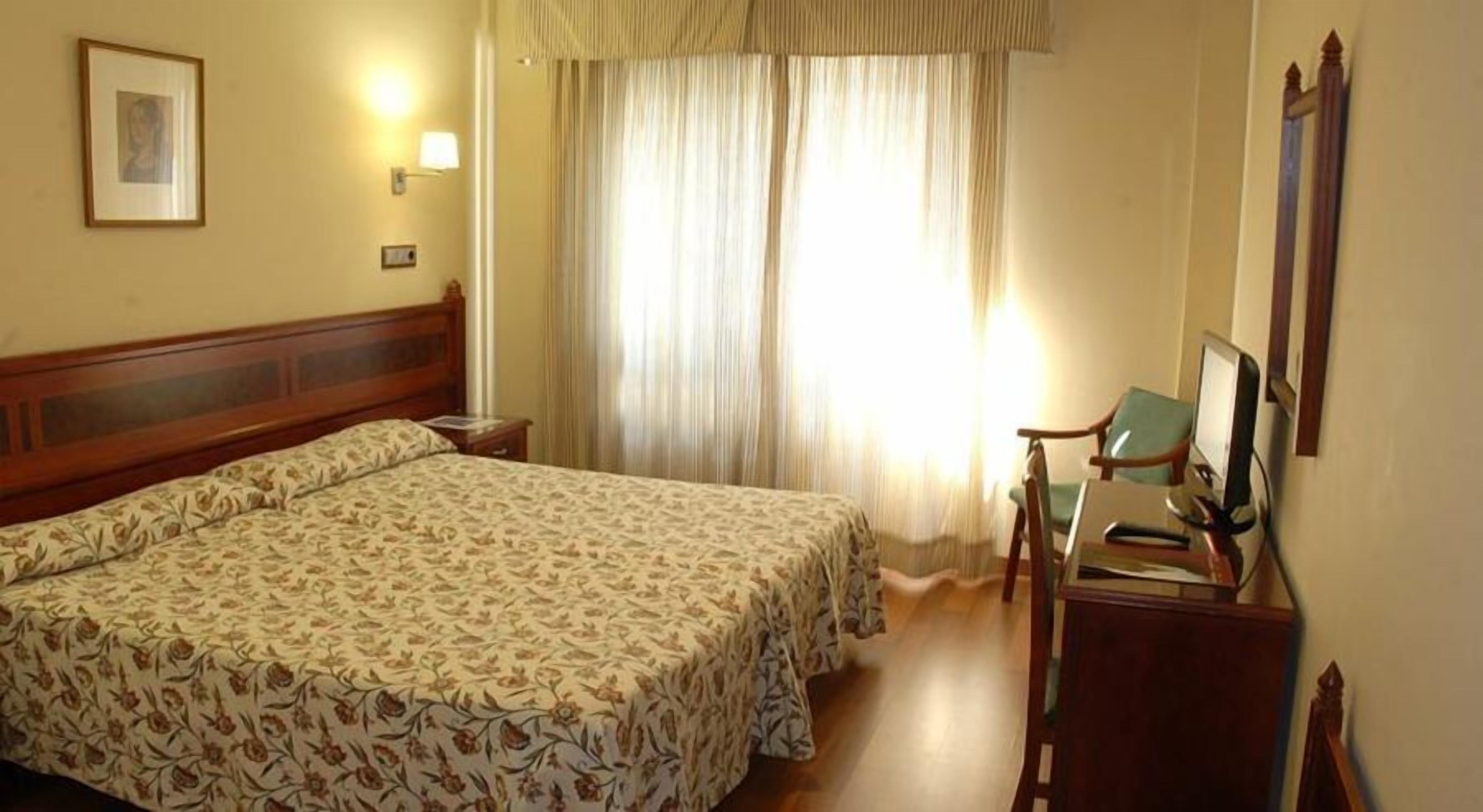 Reyes Catolicos In Seville Spain Expedia