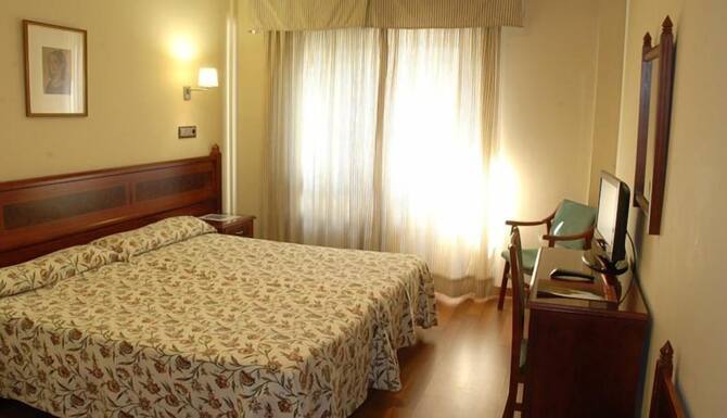 Reyes Catolicos In Seville Spain Expedia