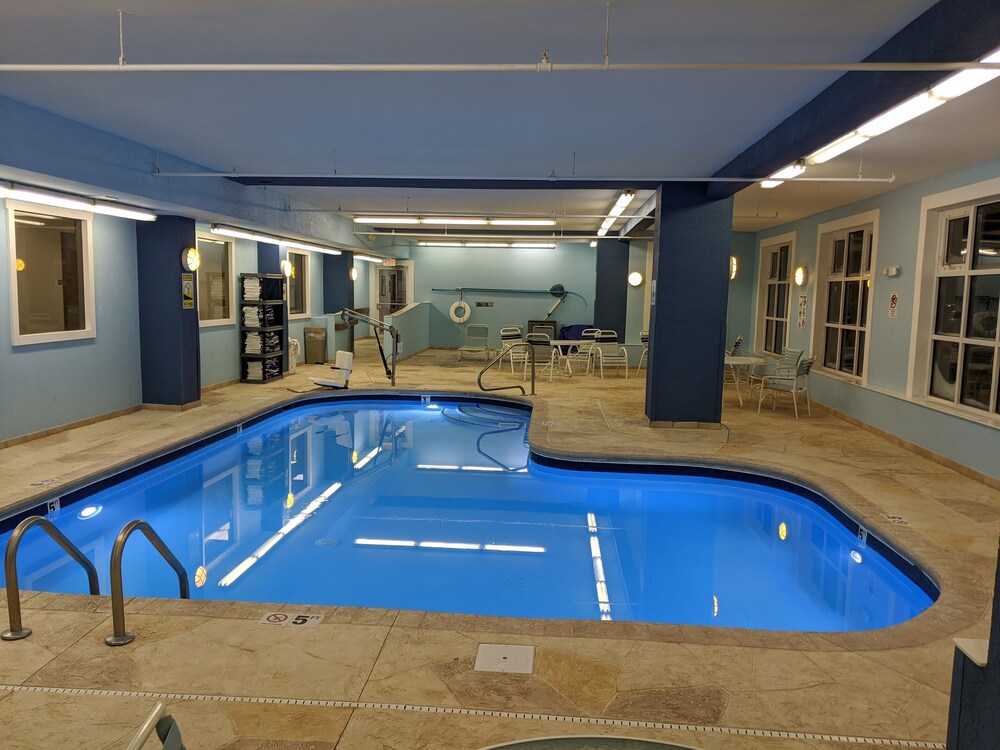 Indoor pool, Baymont by Wyndham Rockford