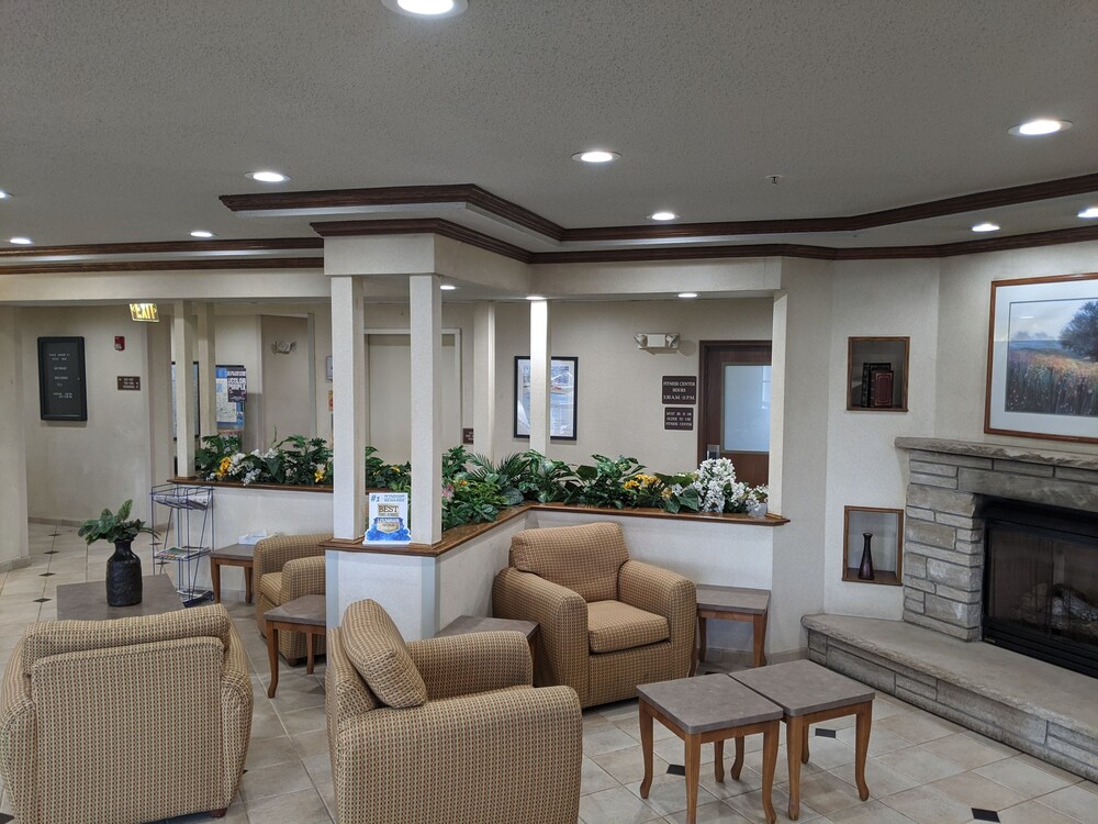 Lobby, Baymont by Wyndham Rockford