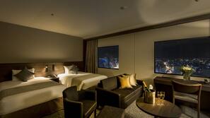 Minibar, desk, laptop workspace, blackout drapes