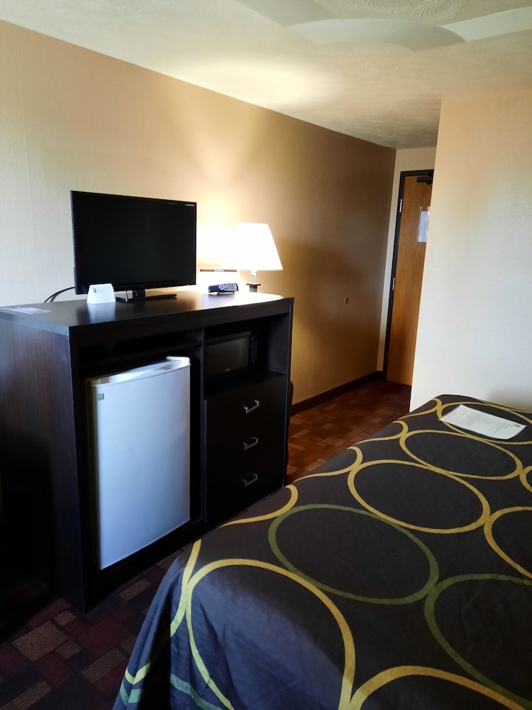 Room, Super 8 by Wyndham Watertown