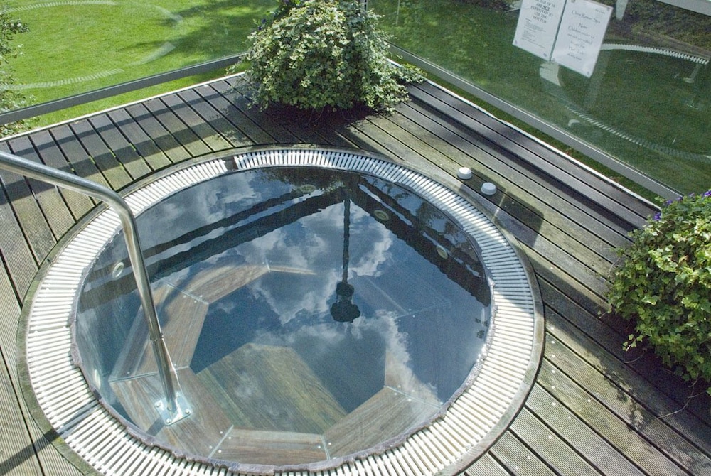 Outdoor spa tub, Chine Hotel