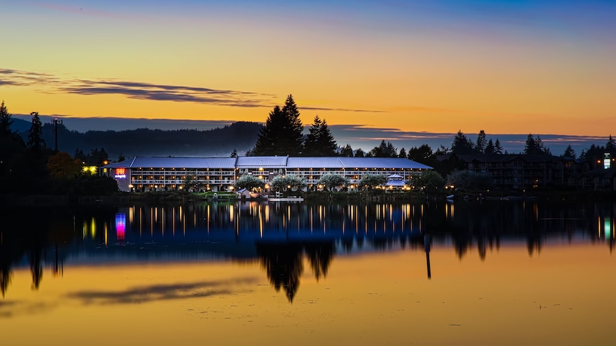 Inn On Long Lake