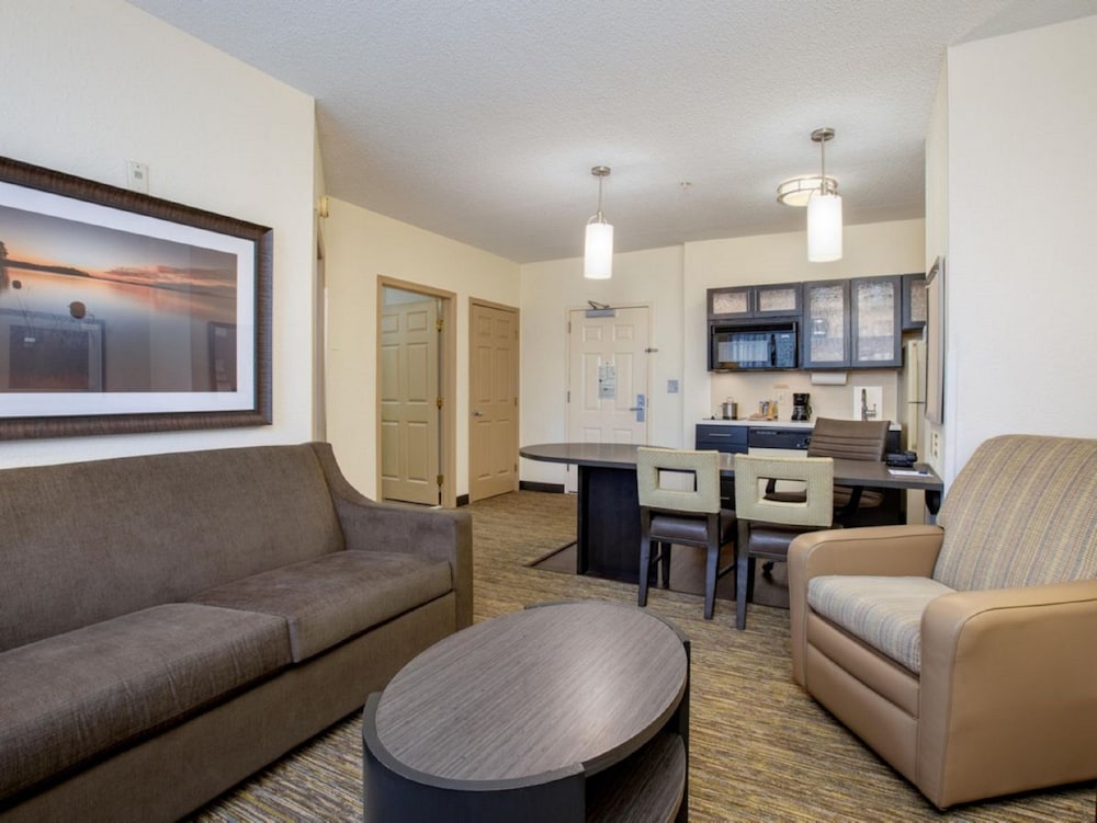 Sonesta Simply Suites Kansas City Overland Park