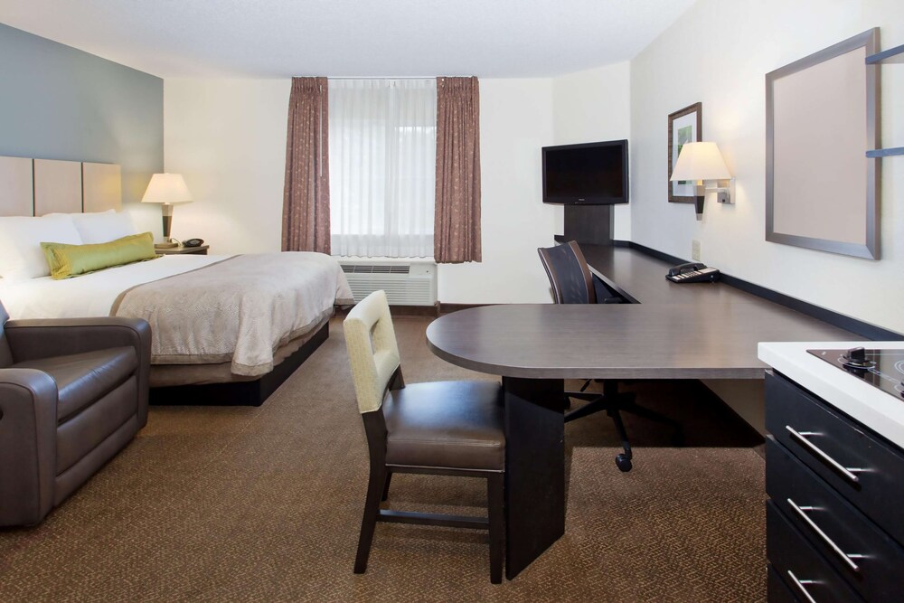 Sonesta Simply Suites Detroit Southfield