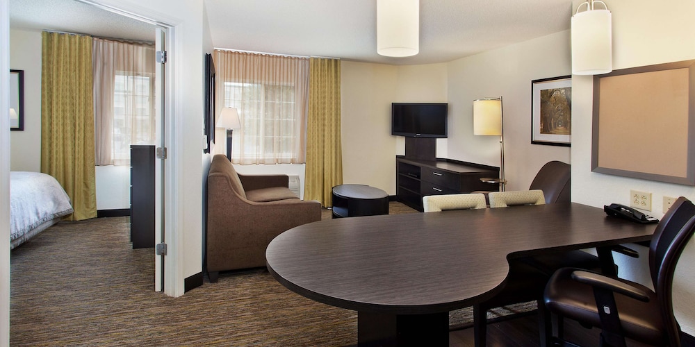 Sonesta Simply Suites Detroit Southfield