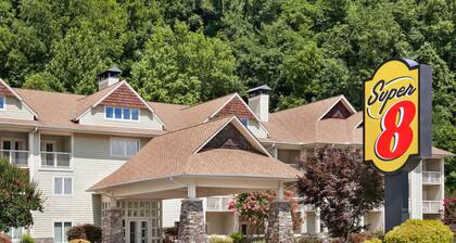 Super 8 by Wyndham Cherokee