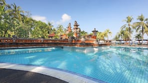 Kolam renang outdoor