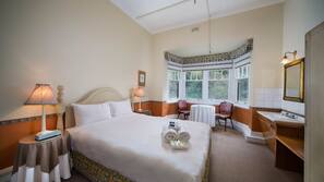 Free WiFi, linens