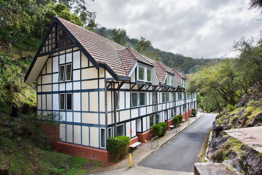 Jenolan Caves House