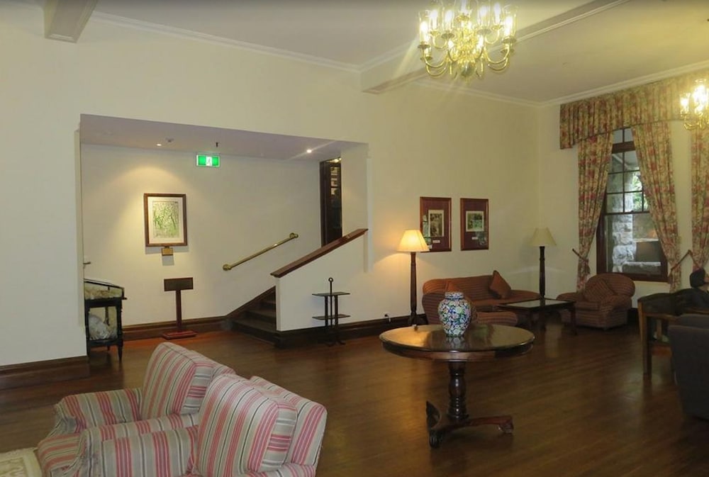 Jenolan Caves House