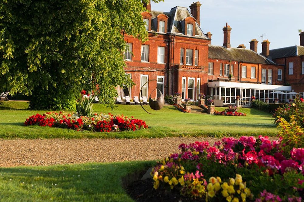 Champneys Tring Hertfordshire United Kingdom Expedia Exterior Featured Image