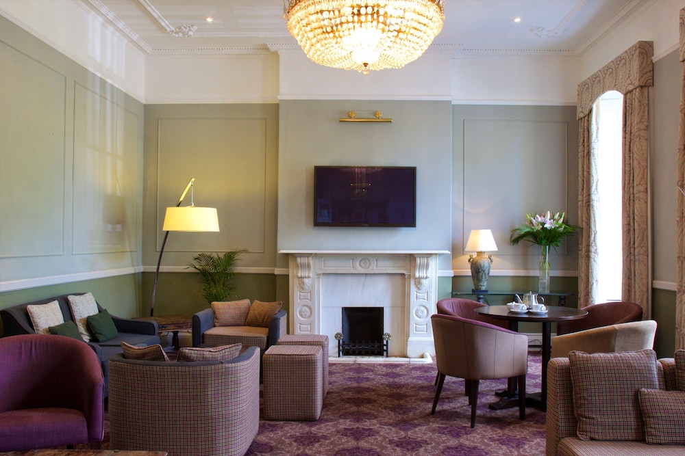 Lobby sitting area, London Chigwell Prince Regent Hotel, BW Signature Collection