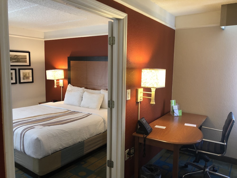 La Quinta Inn & Suites by Wyndham Jacksonville Butler Blvd