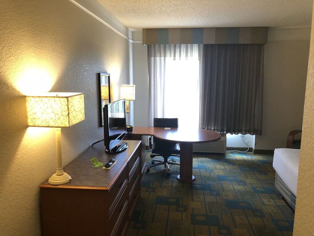 Room amenity, La Quinta Inn & Suites by Wyndham Jacksonville Butler Blvd