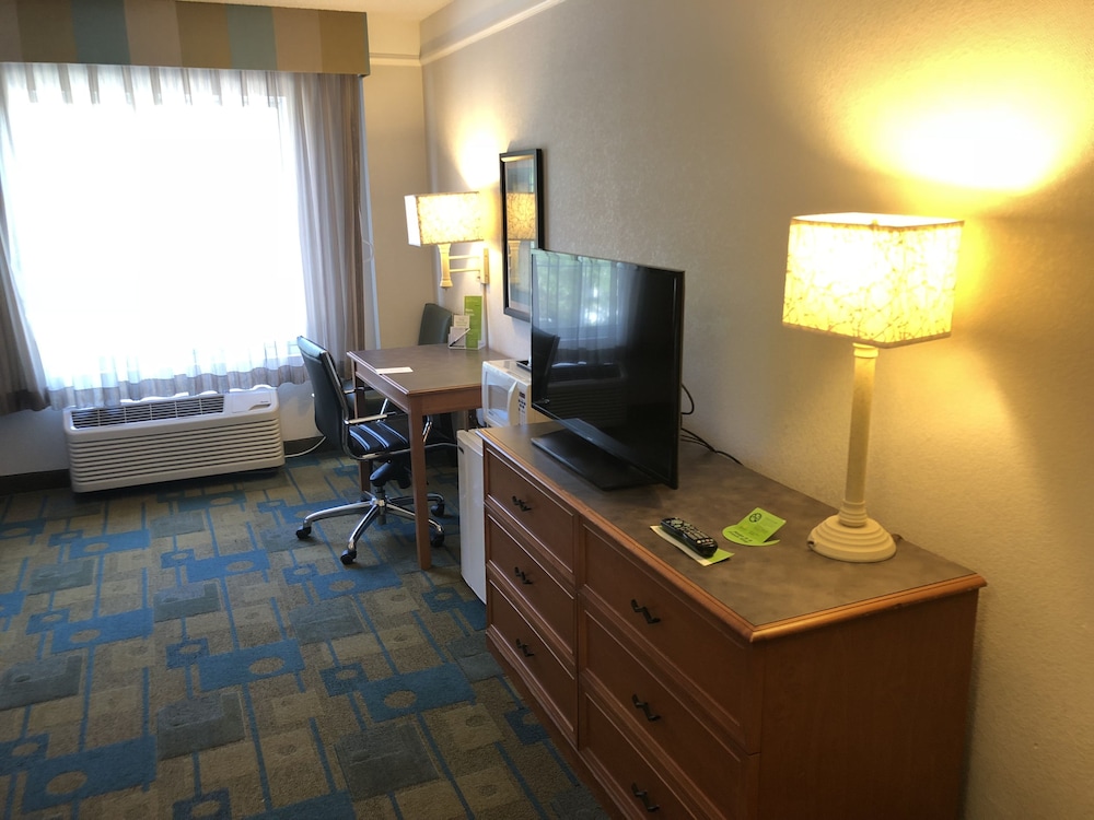 La Quinta Inn & Suites by Wyndham Jacksonville Butler Blvd