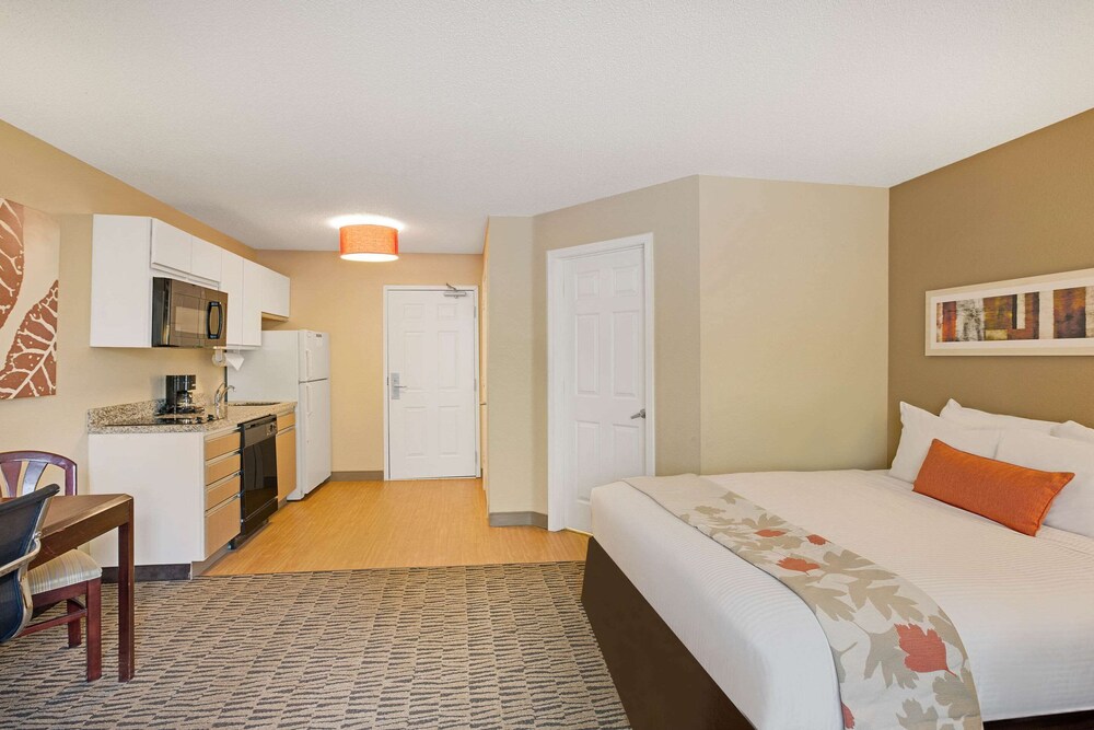 MainStay Suites Charlotte - Executive Park