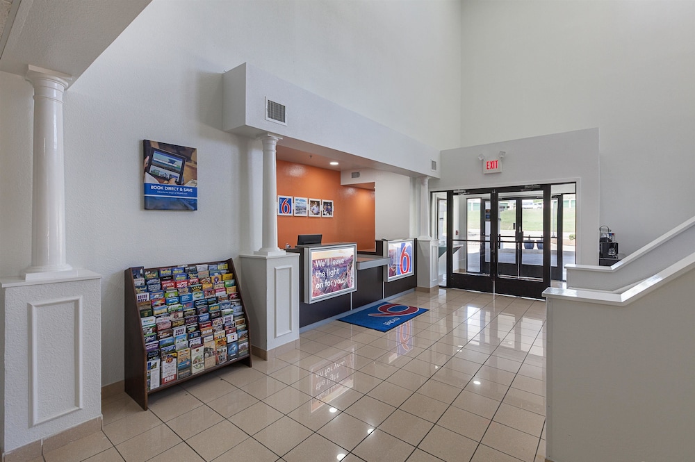 Motel 6 Bedford, TX - Fort Worth in Fort Worth | Best Rates & Deals on