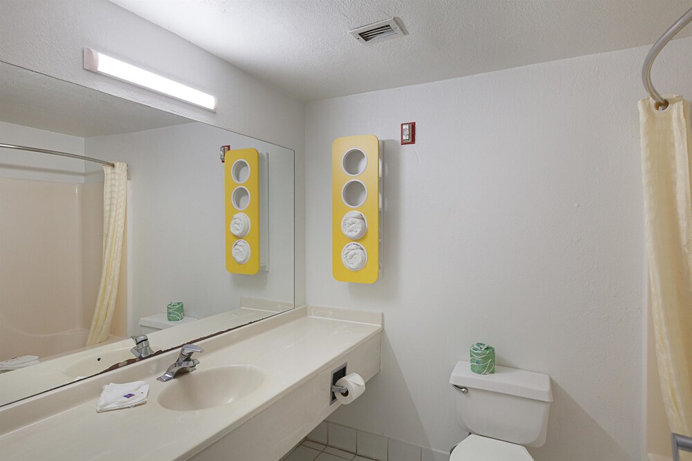 Motel 6 Bedford, TX - Fort Worth in Fort Worth | Best Rates & Deals on
