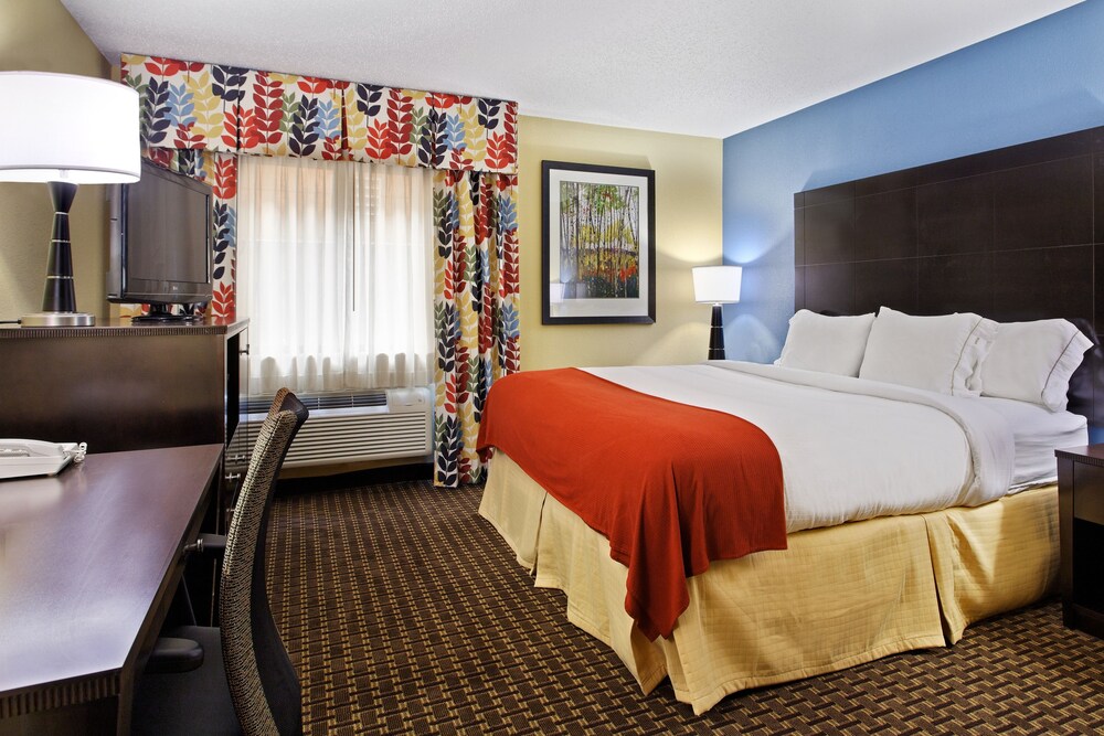 Room, Holiday Inn Express Fort Campbell-Oak Grove, an IHG Hotel