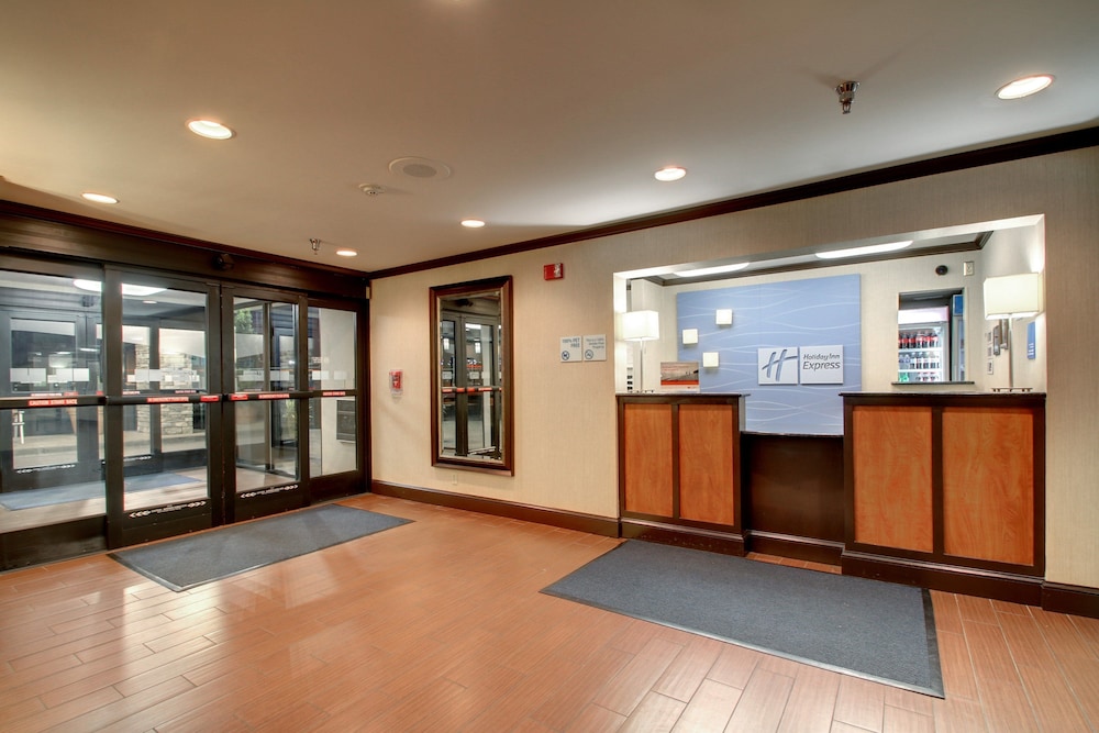 Lobby lounge, Holiday Inn Express Fort Campbell-Oak Grove, an IHG Hotel