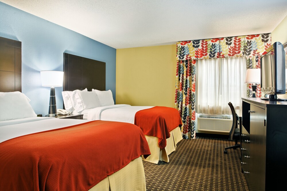 Room, Holiday Inn Express Fort Campbell-Oak Grove, an IHG Hotel