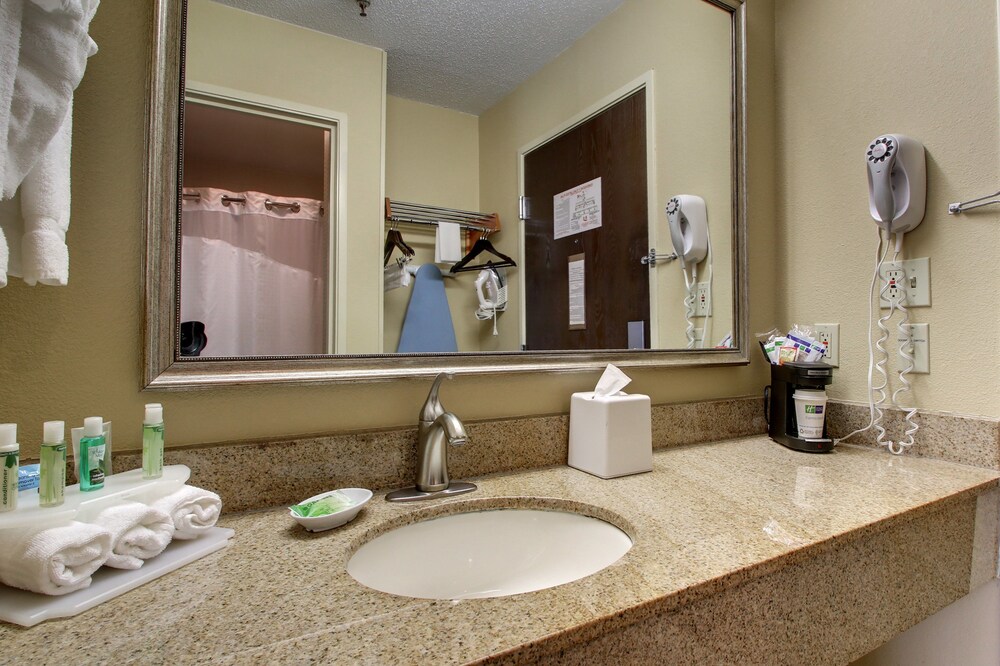 Bathroom, Holiday Inn Express Fort Campbell-Oak Grove, an IHG Hotel