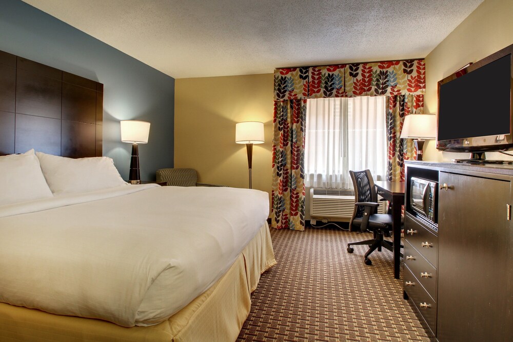 Room, Holiday Inn Express Fort Campbell-Oak Grove, an IHG Hotel