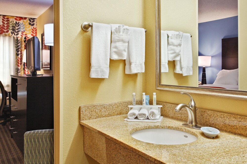 Bathroom sink, Holiday Inn Express Fort Campbell-Oak Grove, an IHG Hotel