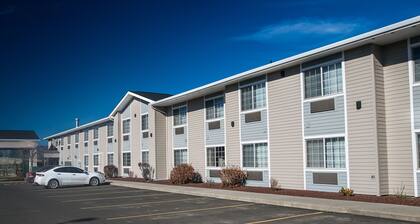 Eagle's View Inn & Suites