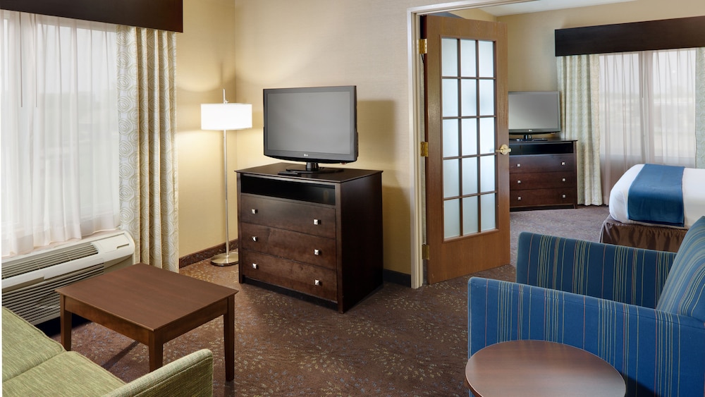 Holiday Inn Express Hotel & Suites Saginaw, an IHG Hotel