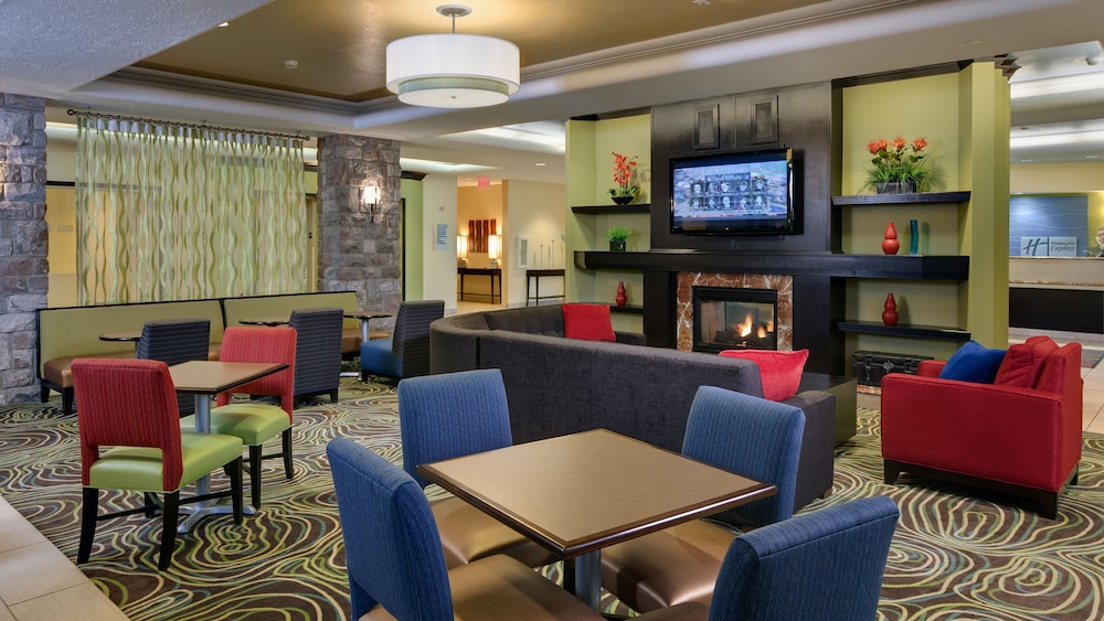 Holiday Inn Express Hotel & Suites Saginaw, an IHG Hotel