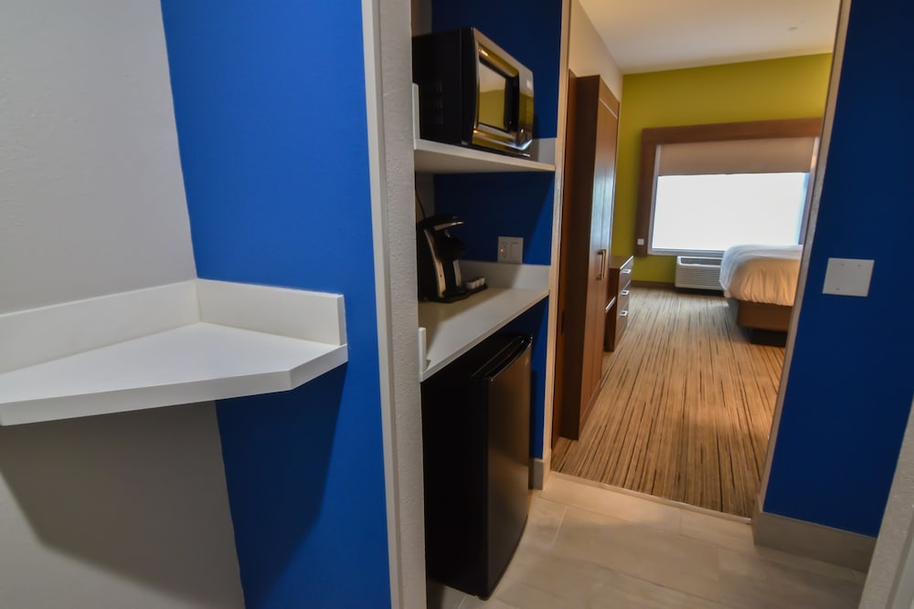 Holiday Inn Express & Suites Indianapolis Northwest, an IHG Hotel