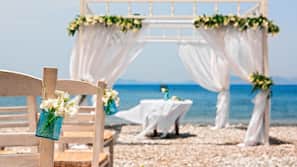 Spiaggia privata, lettini da mare, ombrelloni, teli da spiaggia
