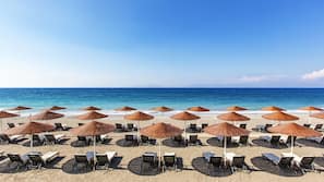 Spiaggia privata, lettini da mare, ombrelloni, teli da spiaggia