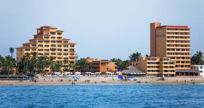 Costa De Oro Beach Hotel