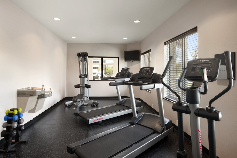 Fitness facility, Staybridge Suites Cedar Rapids North, an IHG Hotel