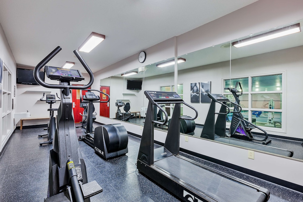 Fitness facility, Staybridge Suites Cedar Rapids North, an IHG Hotel