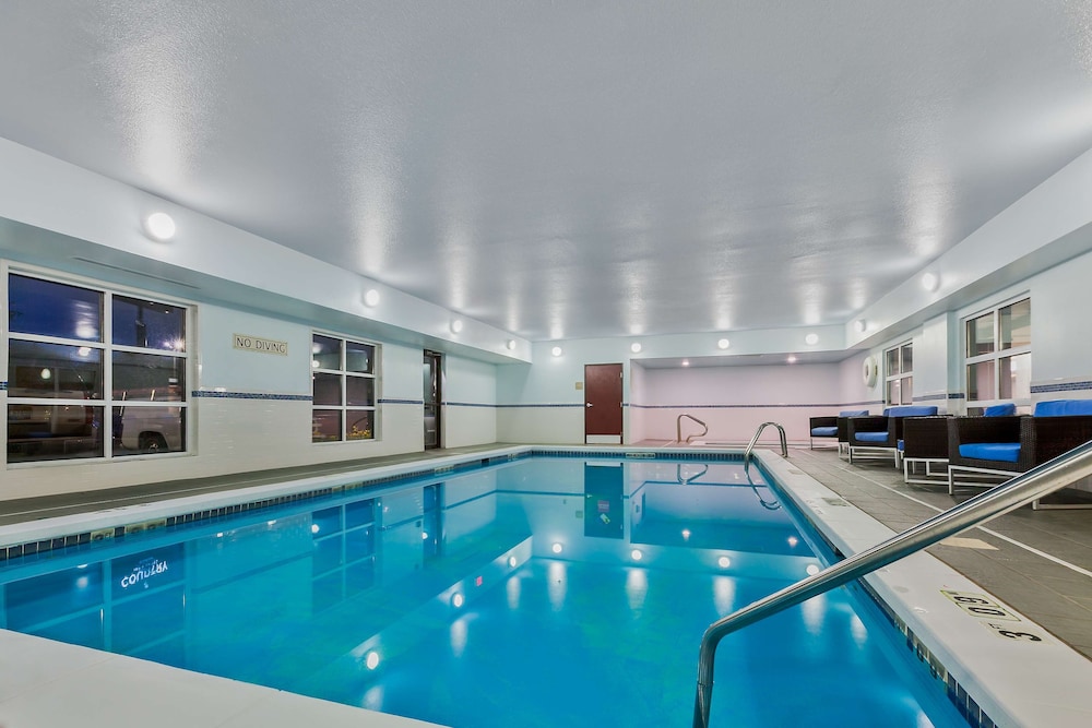 Indoor pool, Staybridge Suites Cedar Rapids North, an IHG Hotel