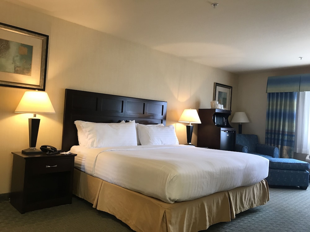 Holiday Inn Express Ft Bragg: 2019 Room Prices $111, Deals ...