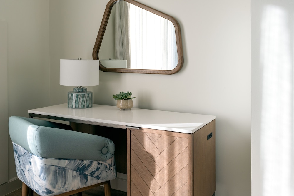 Hotels with lazy river near me