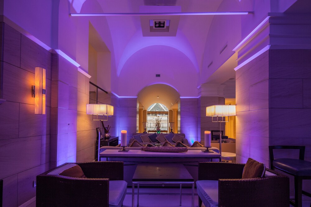 Luxe Rose Garden Hotel Roma: 2019 Room Prices $258, Deals ...