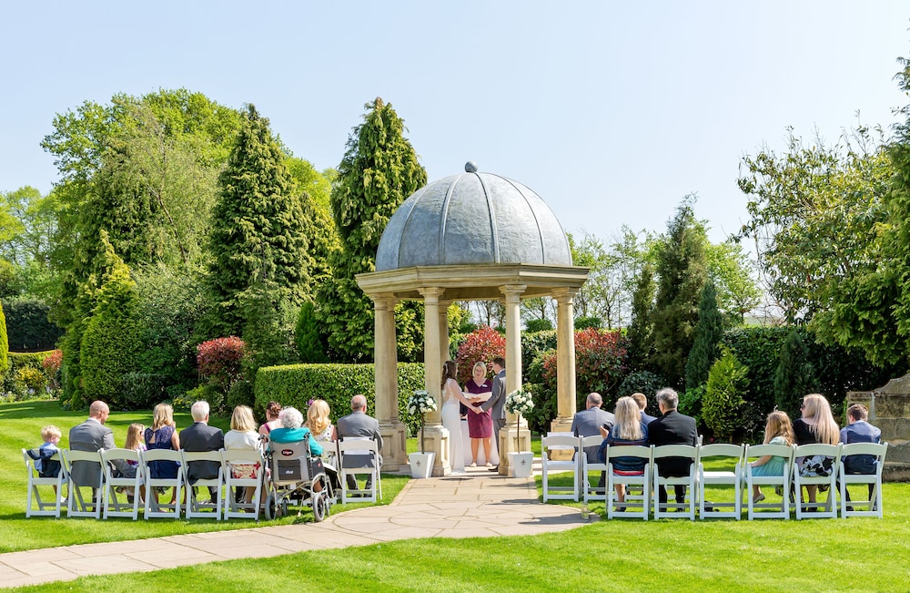 Outdoor wedding area, Rogerthorpe Manor Hotel, BW Signature Collection