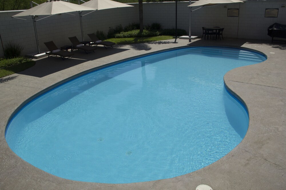 Outdoor pool, Fairfield Inn by Marriott Monterrey Airport