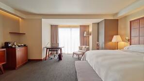 Ropa de cama de alta calidad, edredones de plumas, minibar y caja fuerte