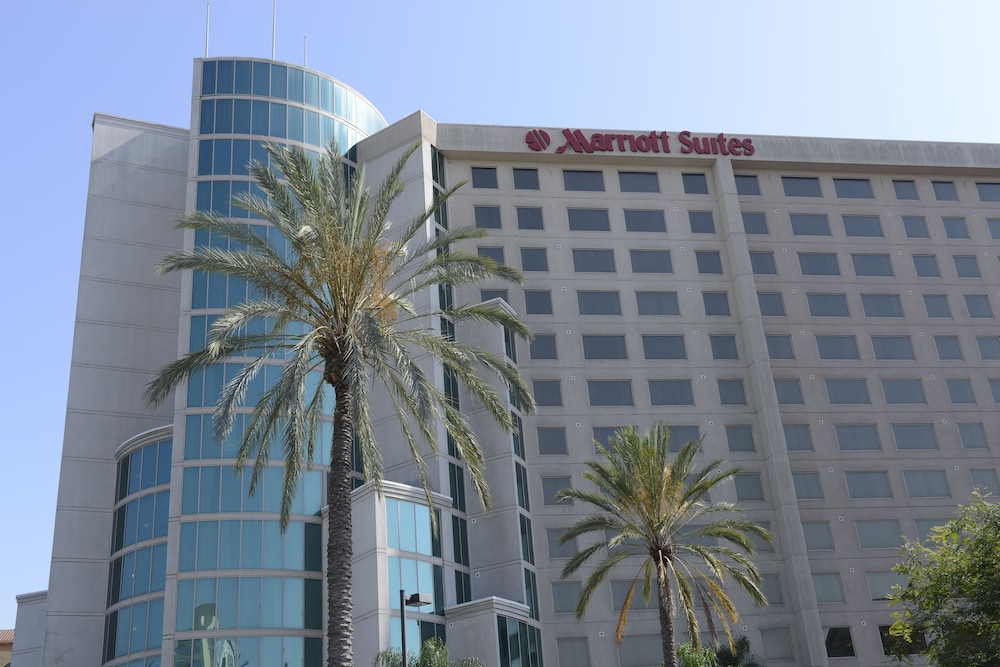 Front of property, Anaheim Marriott Suites