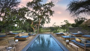 2 outdoor pools