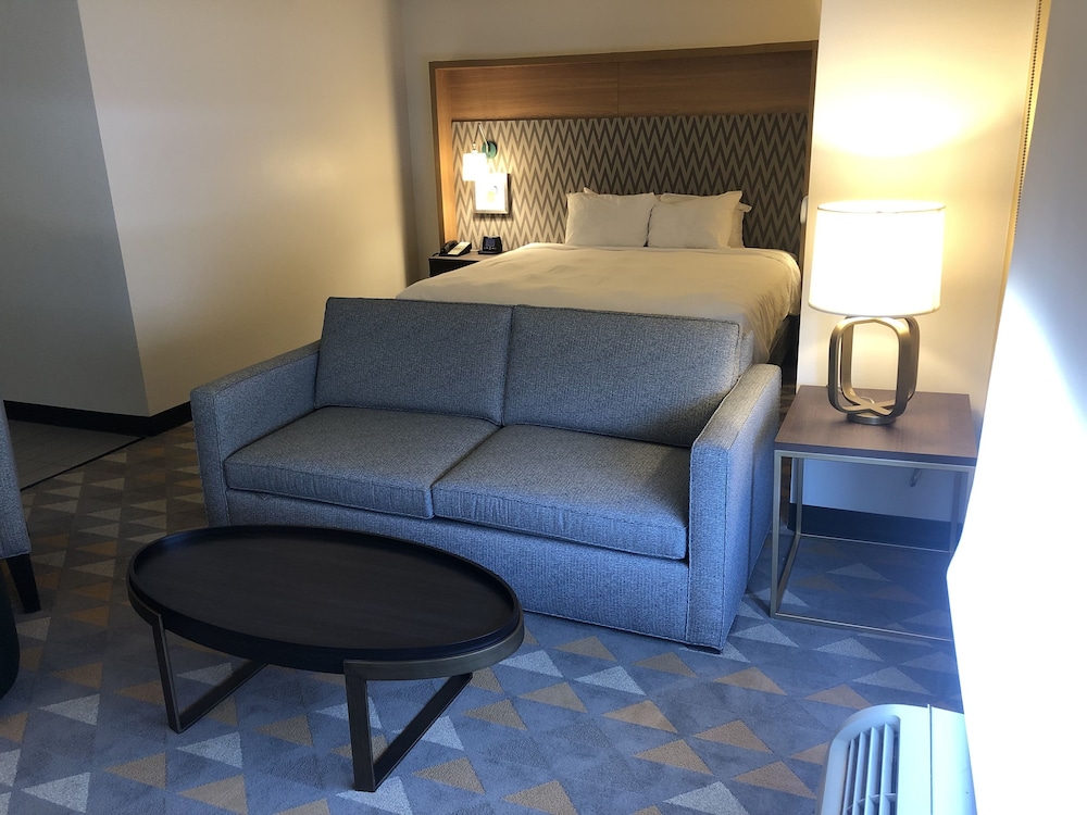 Holiday Inn Cleveland, an IHG Hotel