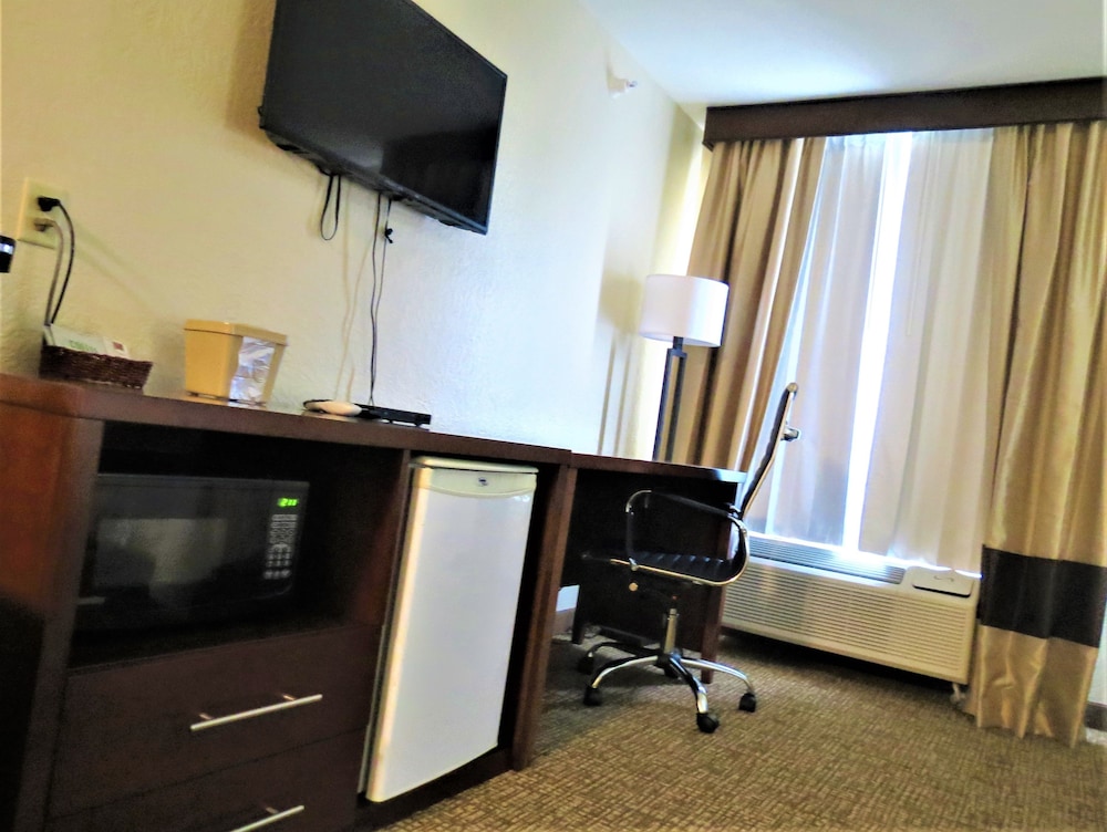 Comfort Inn & Suites Fairborn near Wright Patterson AFB in Fairborn Best Rates & Deals on Orbitz